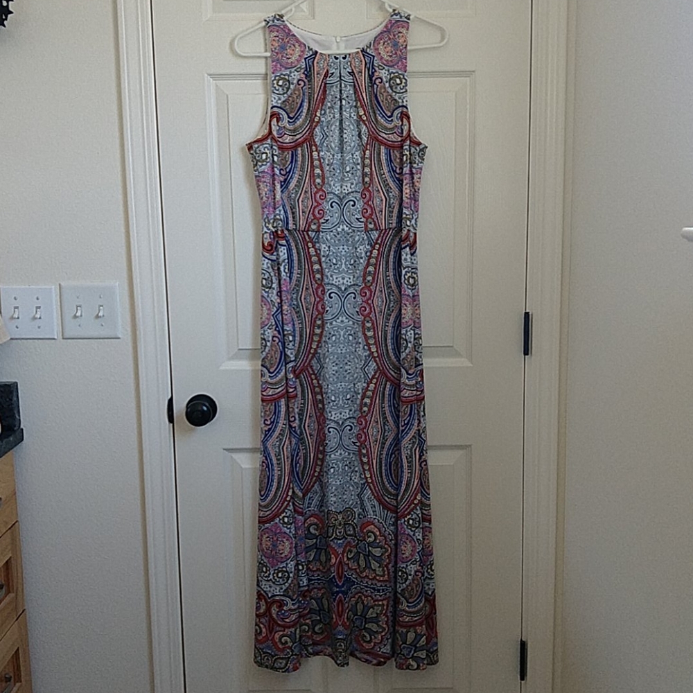 Maggy London sleeveless full length dress